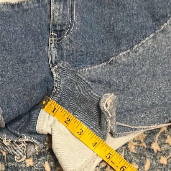 Hollister Ultra High-Rise Mom Patchwork Denim Cut Off Modern Boho Shorts - Picture 8 of 11